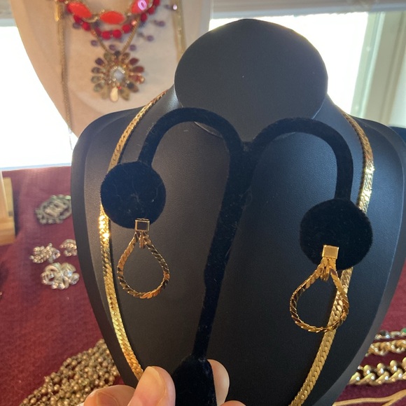 Vintage gold herringbone necklace 186” w optional earrings clip by Monet - Picture 3 of 8